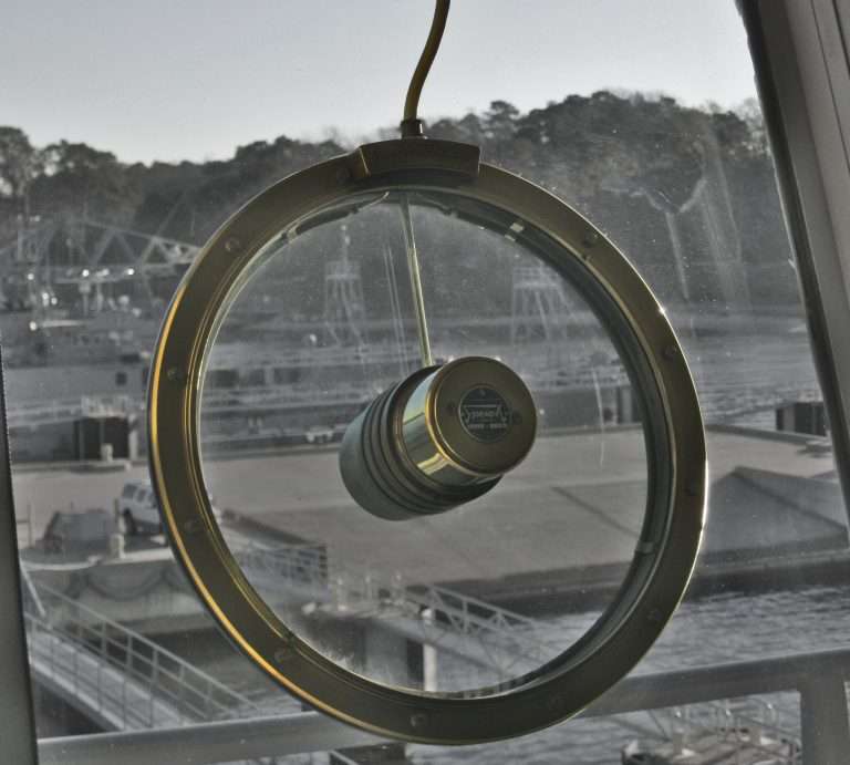 Clear view screen mounted in a wheelhouse window