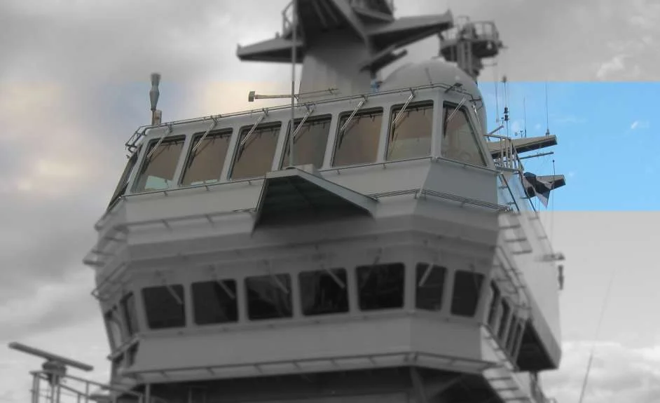 Naval vessel bridge with wiper systems
